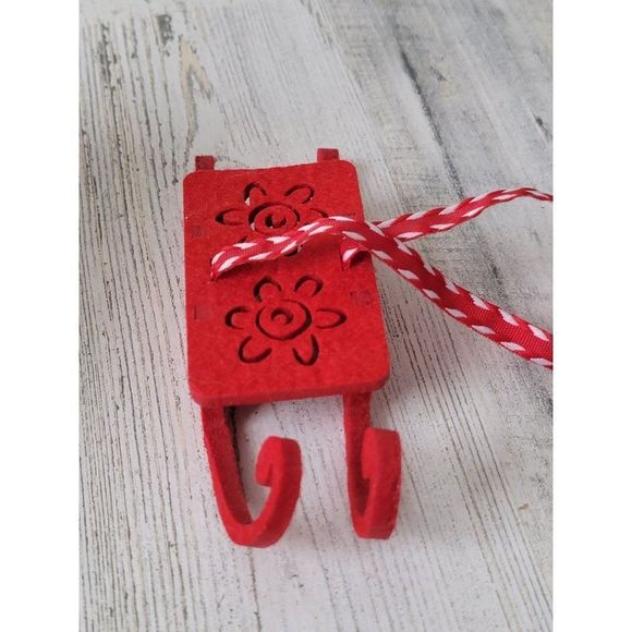 Felt red flower sled ornament Xmas decor - Picture 1 of 4